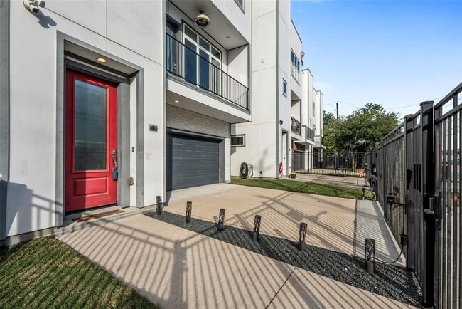 Foto del edificio - 6106 Clarkson Ln