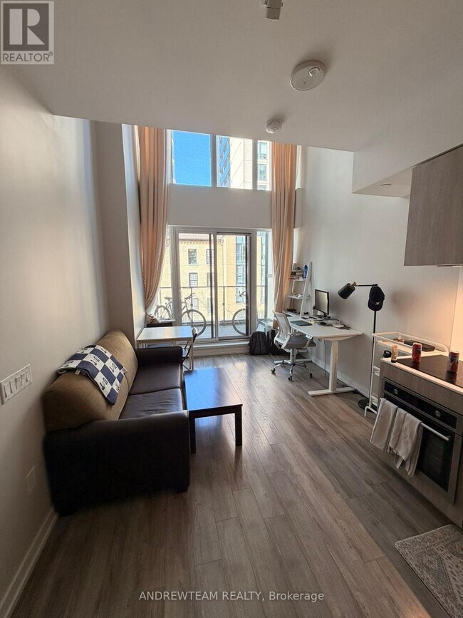 Building Photo - 77 Shuter St