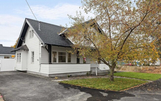 Building Photo - 10212 E 8th Ave
