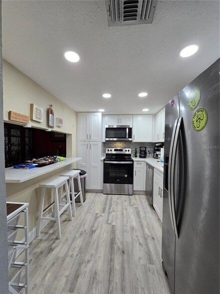 Building Photo - 105 4th Ave NE