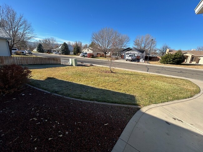 Building Photo - 420 Comstock Dr