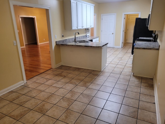 Building Photo - 3675 W Pointe Dr