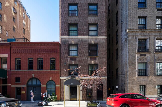 Building Photo - 108 E 66th St