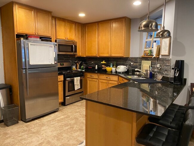 Kitchen - 3014 W Palmer