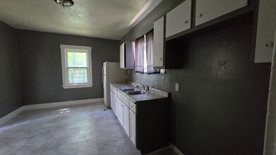 Building Photo - 9410 Reno Ave