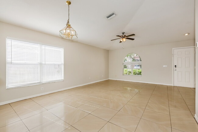 Building Photo - 1022 Harvest Moon Dr
