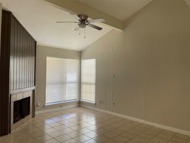 Building Photo - 7715 Rolling Ridge Dr