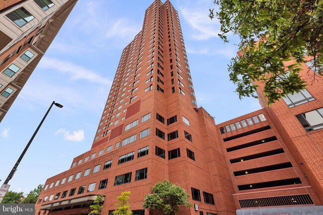 Building Photo - 10 E Lee St