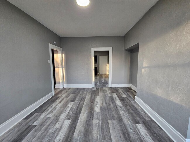 Foto del edificio - Newly updated 3 bedroom 1 bath apartment i...