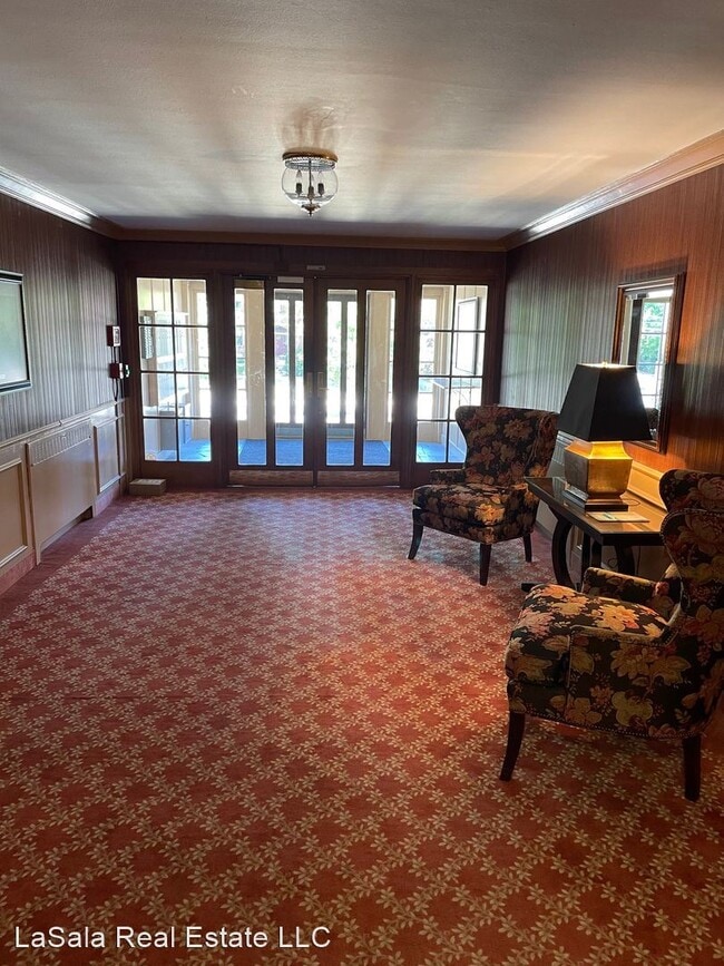 Building Photo - 2 br, 1 bath House - 869 Farmington Ave Ap...