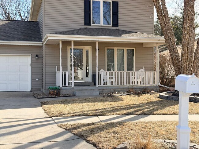 Building Photo - Furnished house for rent