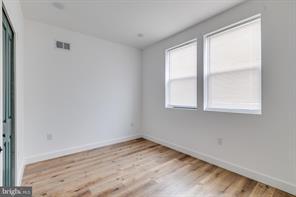 Foto del edificio - 4243 Mantua Ave