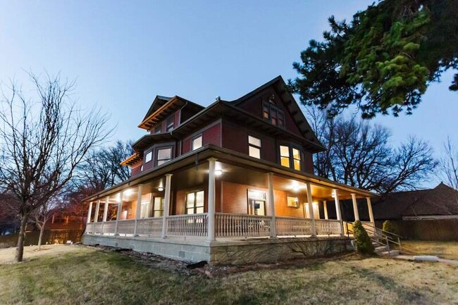 Building Photo - 3008 O St
