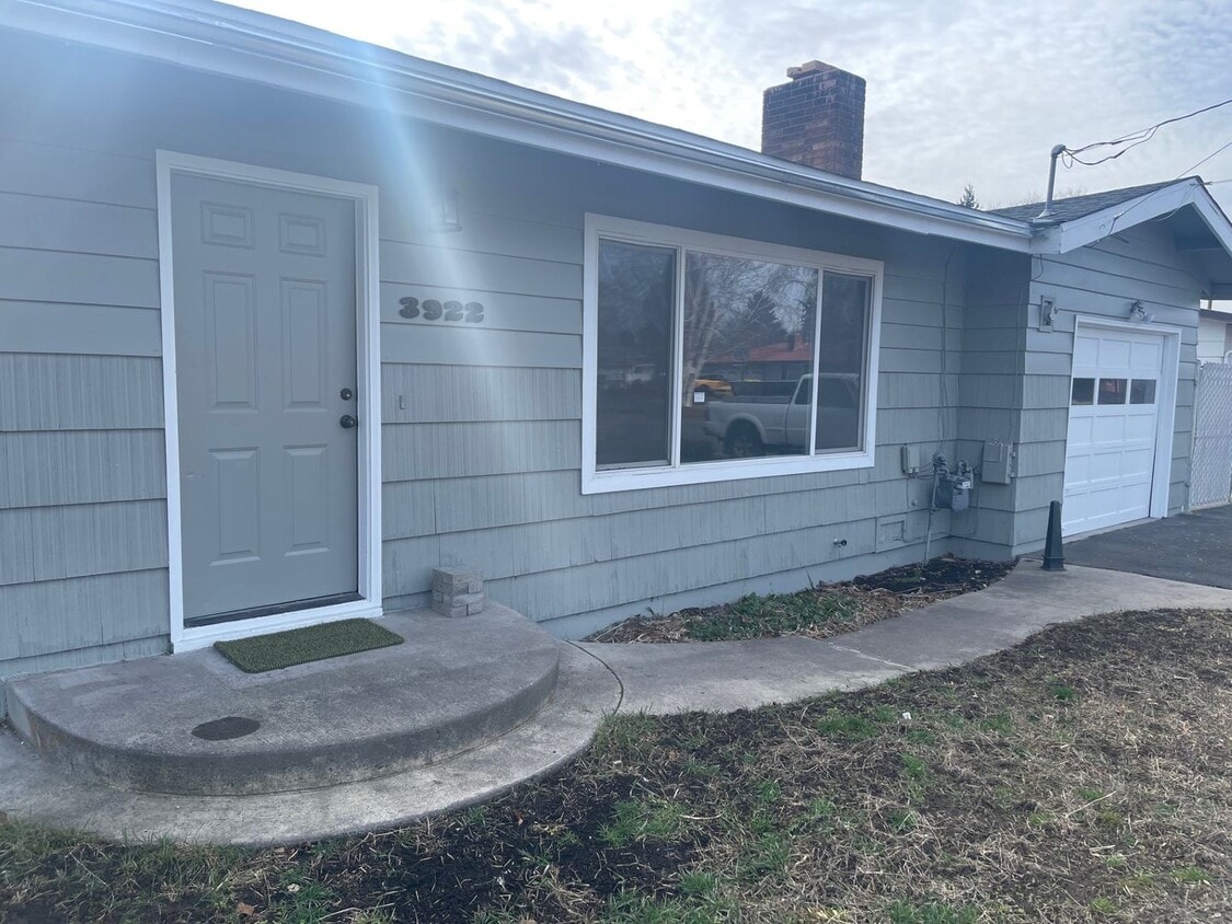 Primary Photo - Beautiful 3 Bed 1.5 Bath House