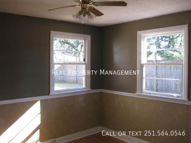 Foto del edificio - 5105 Pineview Ln S