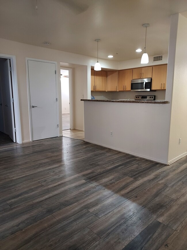 Foto del edificio - 724 E Devonshire Ave