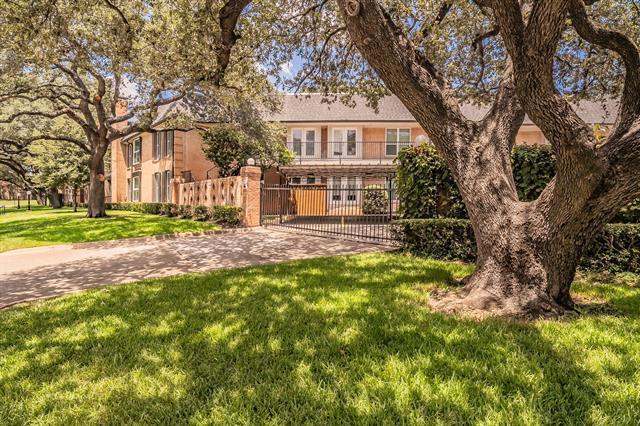 Foto del edificio - 10100 Regal Park Ln