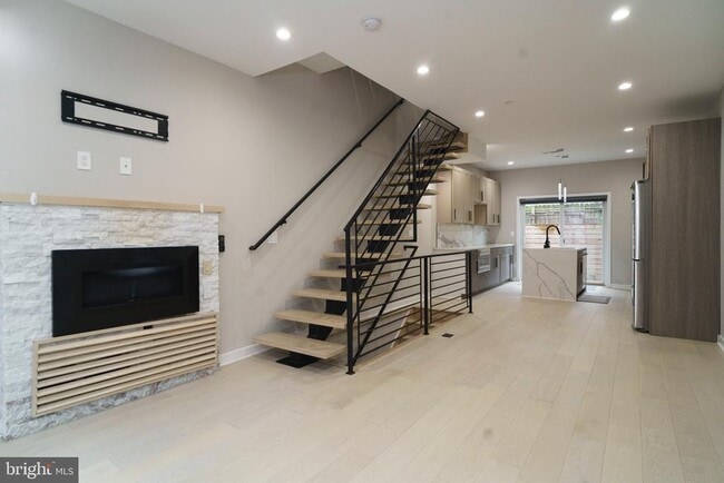 Building Photo - 1449 N Myrtlewood St