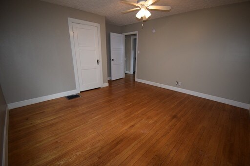 Building Photo - 802 Golfview Dr