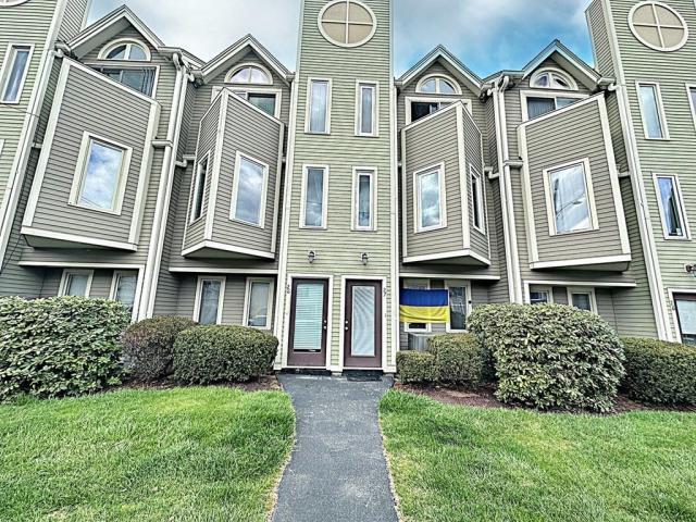 Foto principal - 2 bedroom in Lowell MA 01854