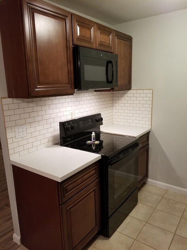 Foto del edificio - 215 N Everhart Ave