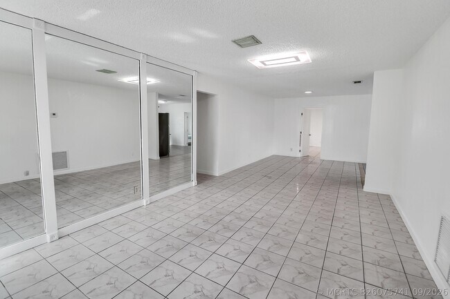 Foto del edificio - 2233 NW 3rd Ave