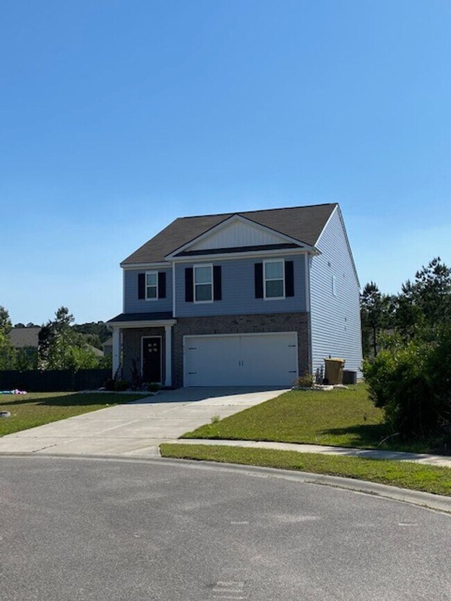 Building Photo - 5 Bedrooms, 3 Bathrooms in Richmond Hill P...