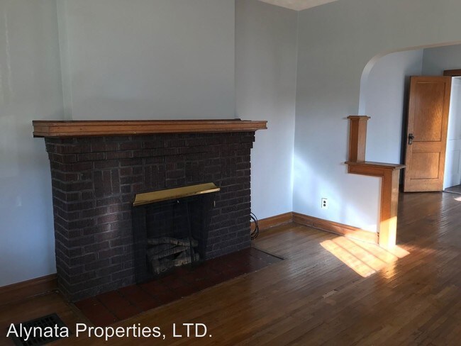Building Photo - 1134-1136 S Champion Ave