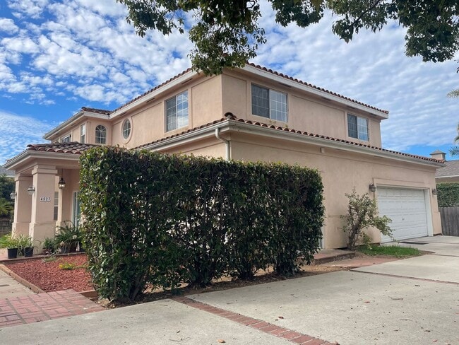 Building Photo - 4527 Hollister Ave
