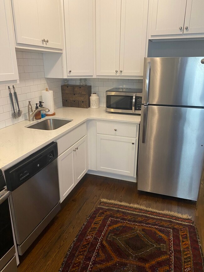Kitchen 3 - 411 S Taylor Ave