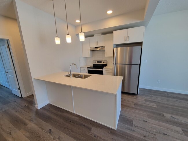 Building Photo - 2796-2796 Maple Way NW
