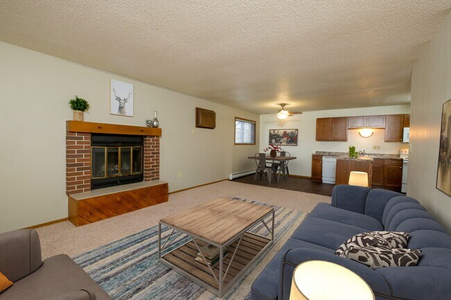 Fargo, ND Cedars 2 apartamentos | Sala de estar - Cedars 4
