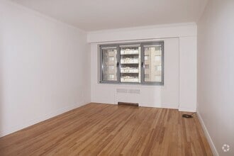 Building Photo - 3468 Rue Drummond