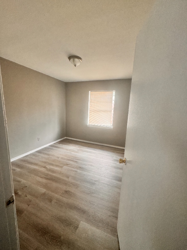 Photo - 1735 Delano Ave Apartment