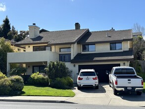 Building Photo - 815 Mirada Dr