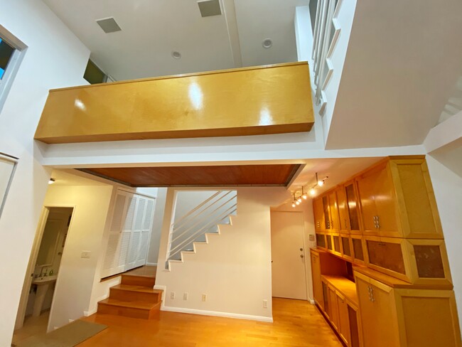 High Ceilings and the Loft - 1011 Pacific St