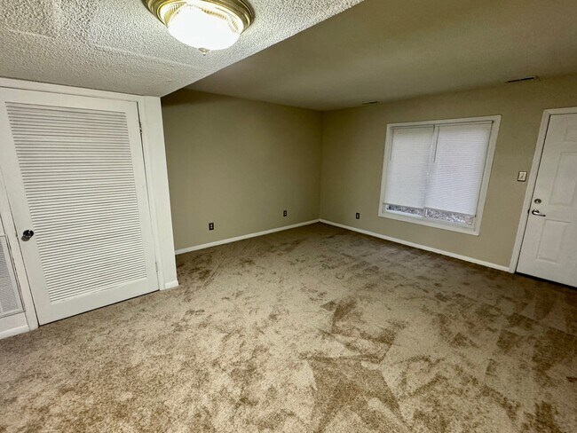 Foto del edificio - Azalea Gardens Apartments