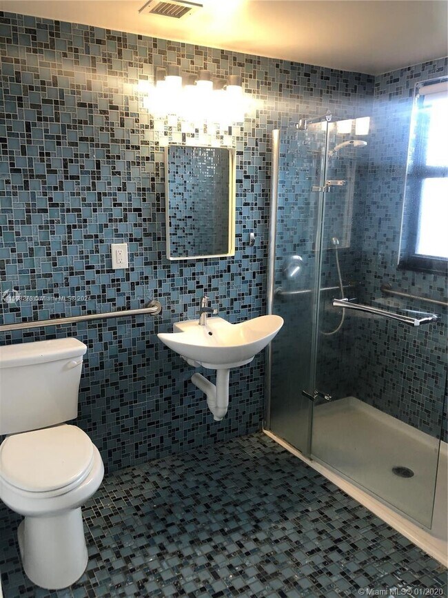 Building Photo - 9040 Collins Ave