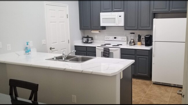 Building Photo - Springs Condo w/ Two Car Garage!