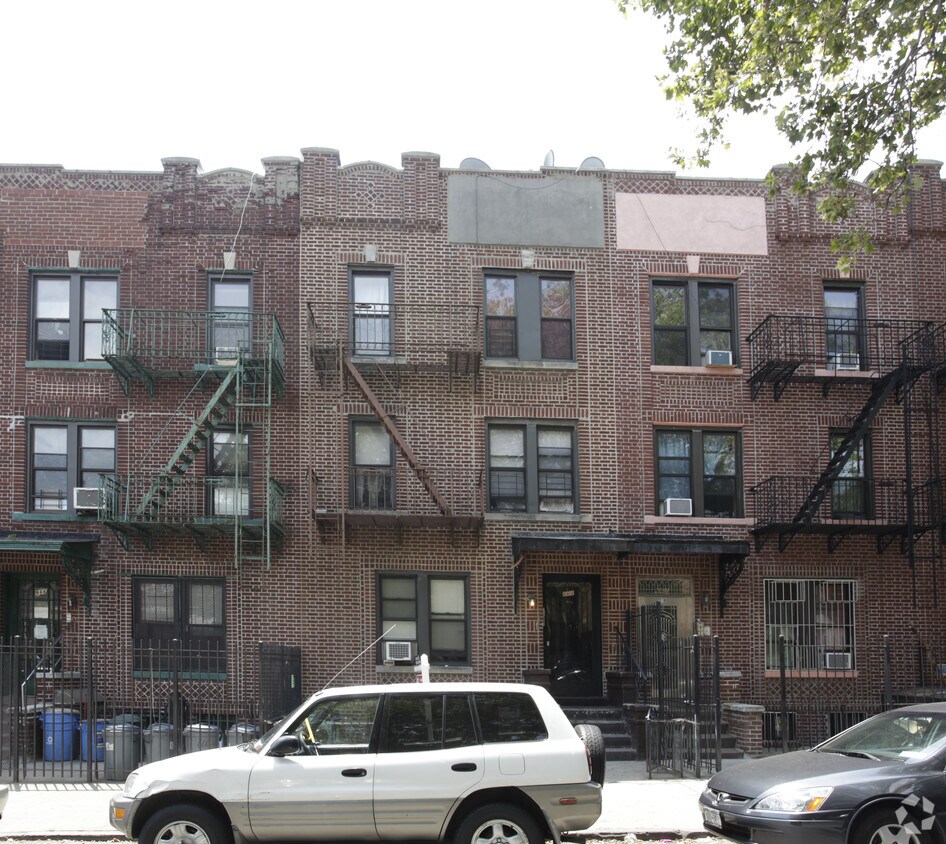 Building Photo - 664 46th St