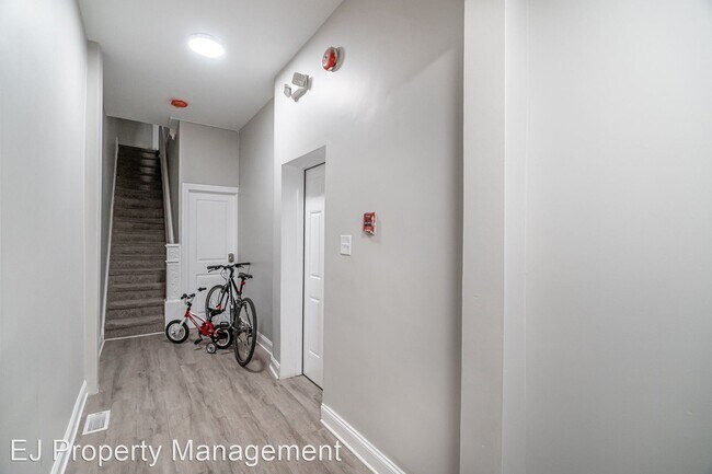 Building Photo - 4129 W Girard Ave