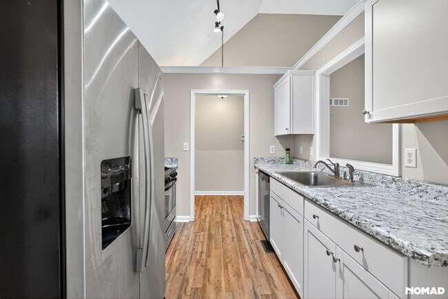 Foto del edificio - 198 Lakeview Dr