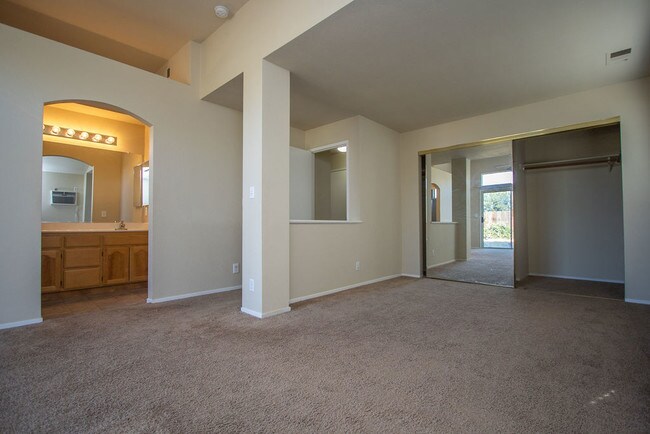 Building Photo - 2337 Shadowbrook Way