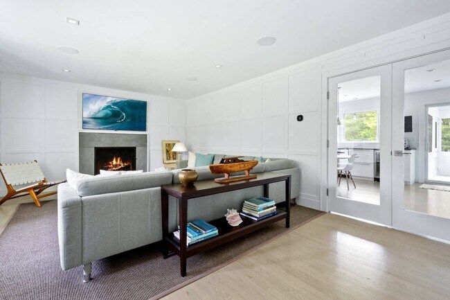 Building Photo - 100 Wainscott NW Rd