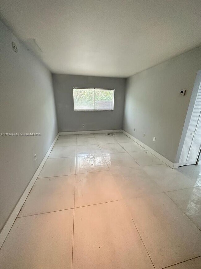 Foto del edificio - 665 NE 83rd Terrace