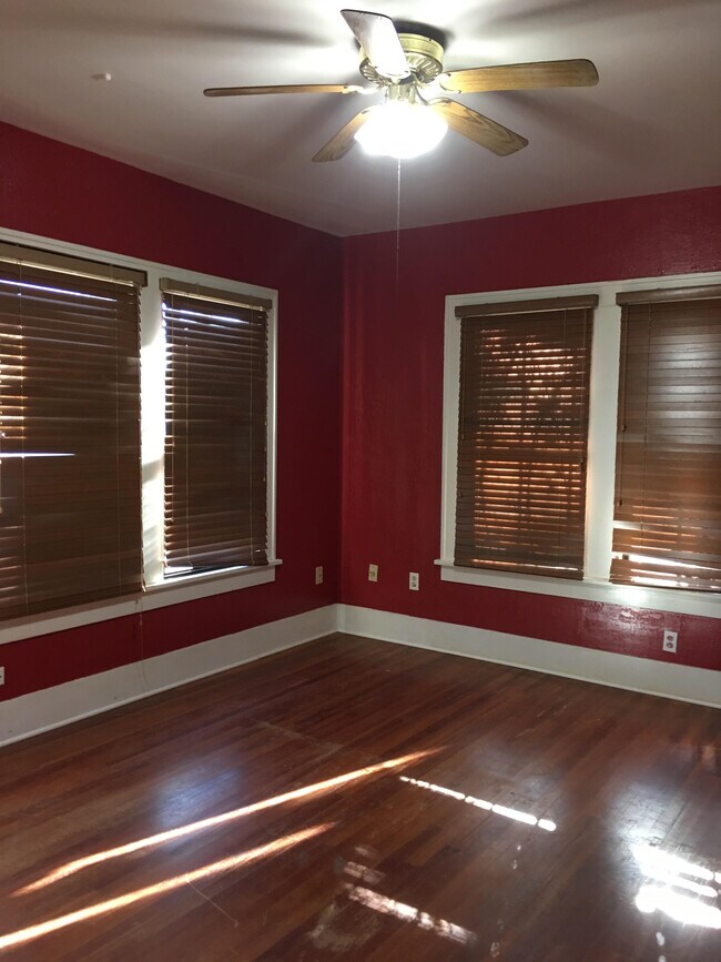 back bedroom - 821 Mantooth Ave