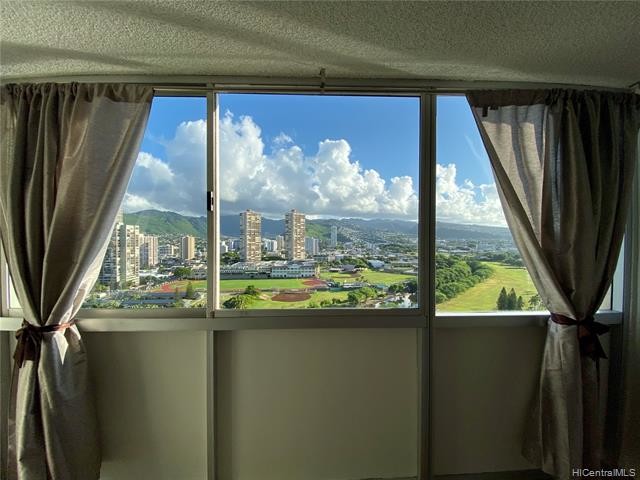 Building Photo - 2211 Ala Wai Blvd