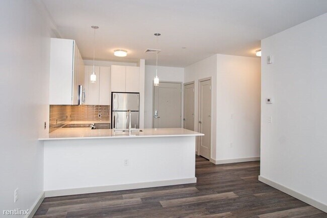 Building Photo - 1 br, 1 bath Condo - 180 Telford Street, #3-6