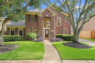 Building Photo - 22910 Fairleaf Cir
