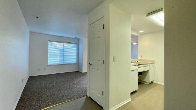 Building Photo - 3053 S Higuera St